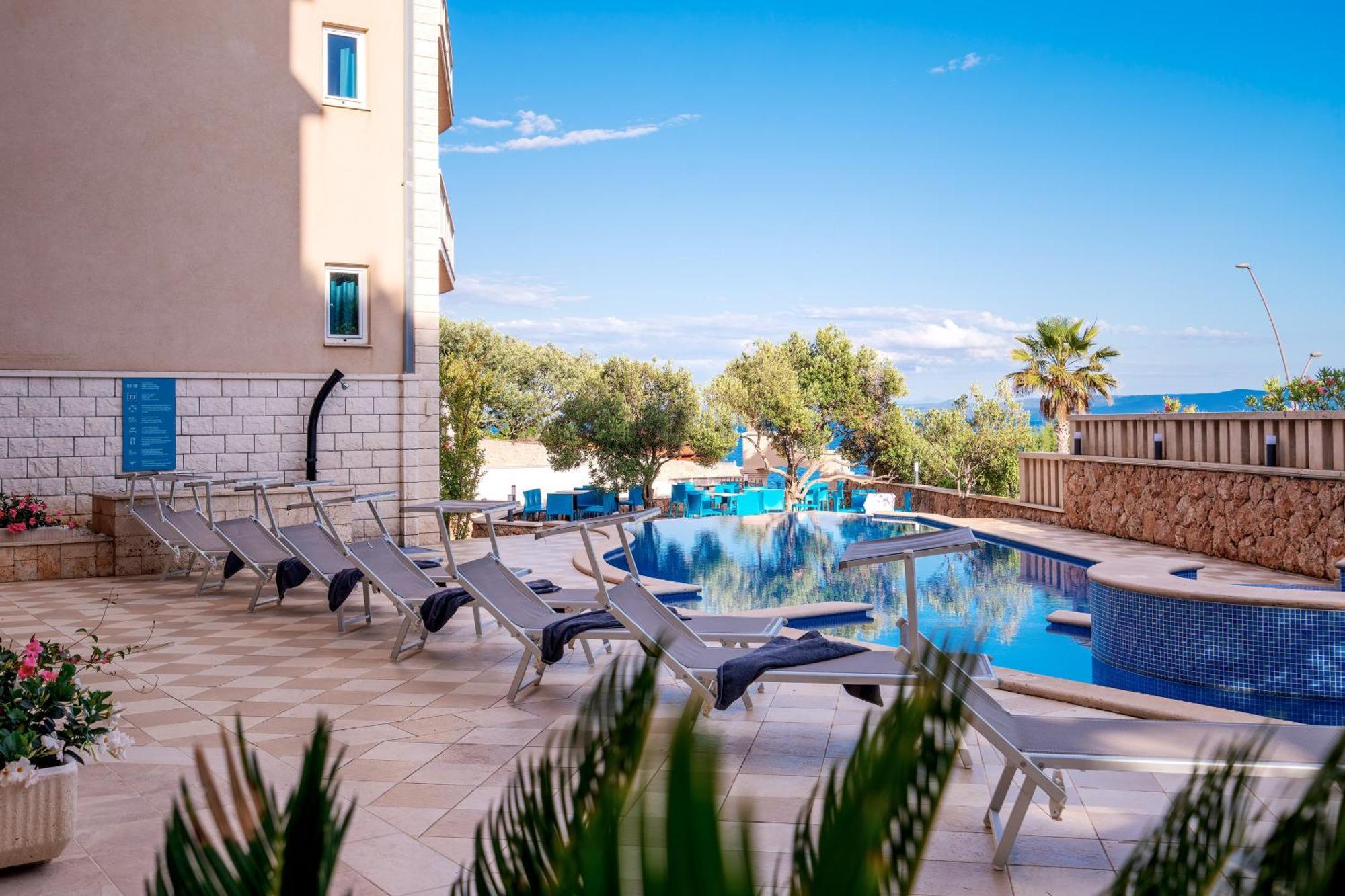 Hotel Sol Bol Buitenkant foto
